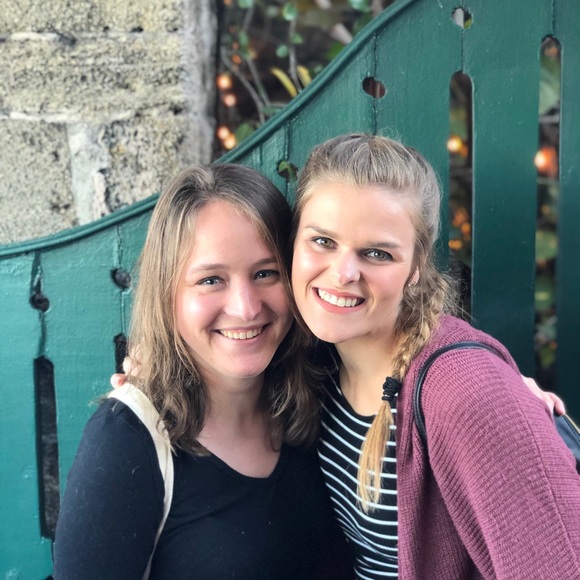 Meet your Posher, Courtney - Picture 1 of 1